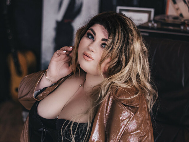 Curvysofia online foto 1