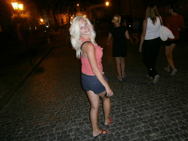 Busty online foto 4