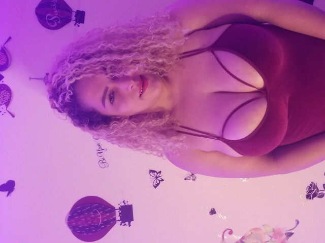 Hollyboobs online foto 1