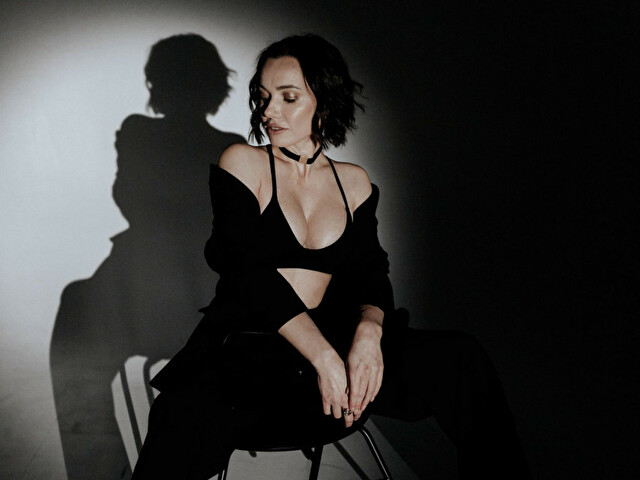 Darkella online foto 2