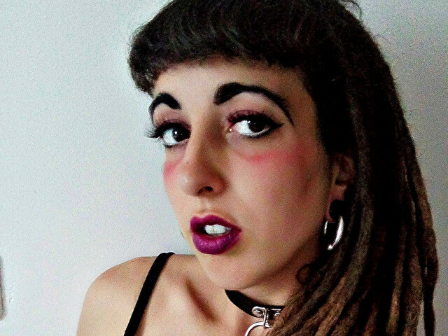 Loulucia online foto 1